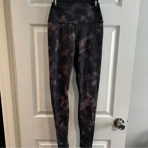 Alo Yoga Black and Brown Tie-Dye Leggings